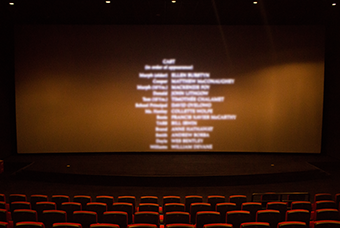 太阳成tyc234cctyc国际党委组织召开《长津湖》观影活动